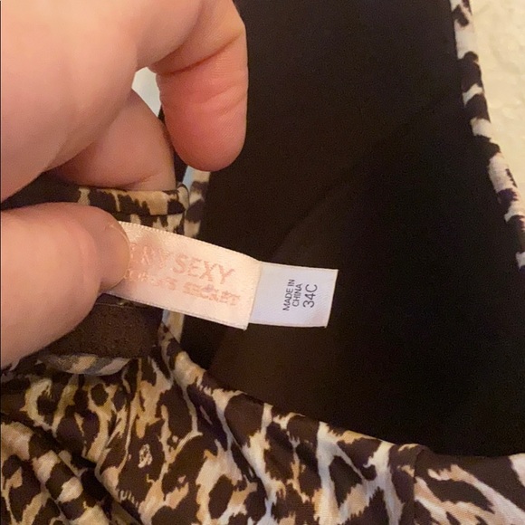 Victoria’s Secret sleep top w/built in bra - Picture 4 of 5